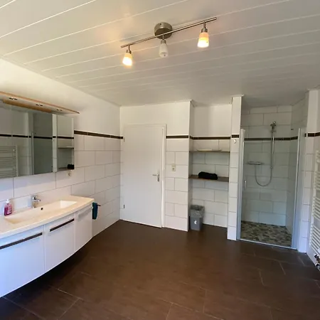 Apartment 4-zimmerwohnung,küche, Internet,parkplatz,emden,ihlow,aurich *